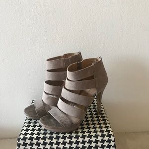 Michael Shannon heels size 7.